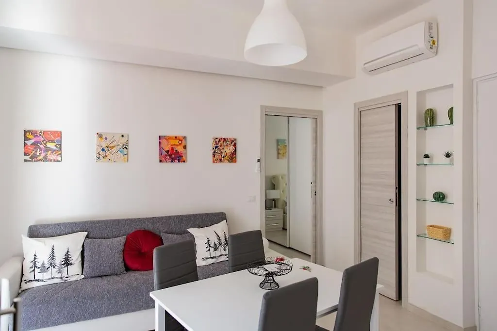 Modern Apartment Near Ponte Vecchio. Florence 0*,  Italy